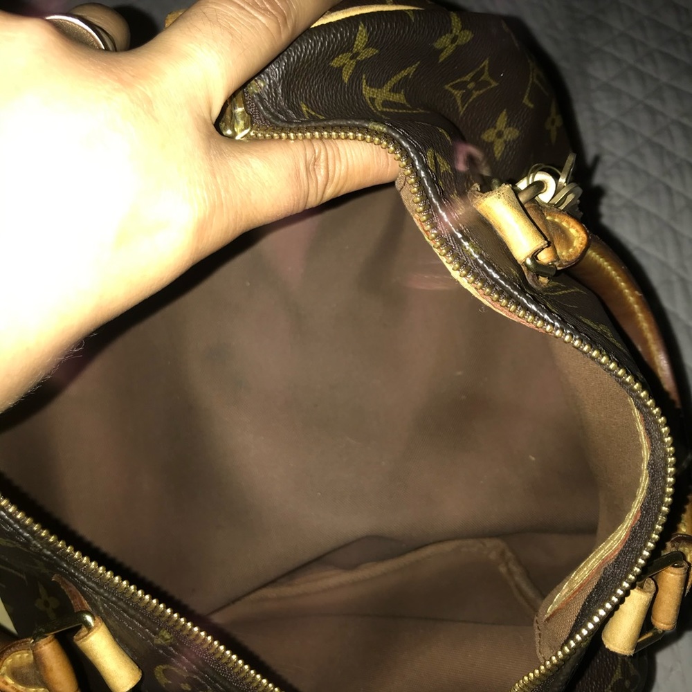 I’m selling spiry 30 LV original has a code inse the bag
